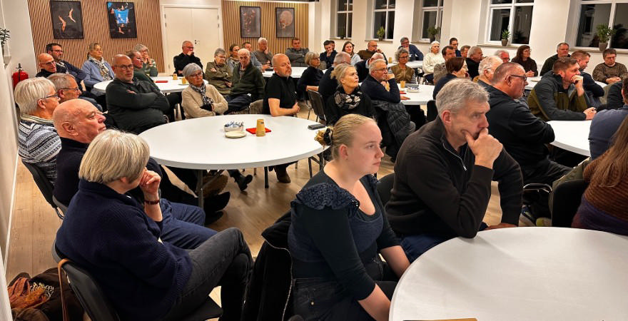 Foto fra borgermøde om No Biogasanlæg feb 2026